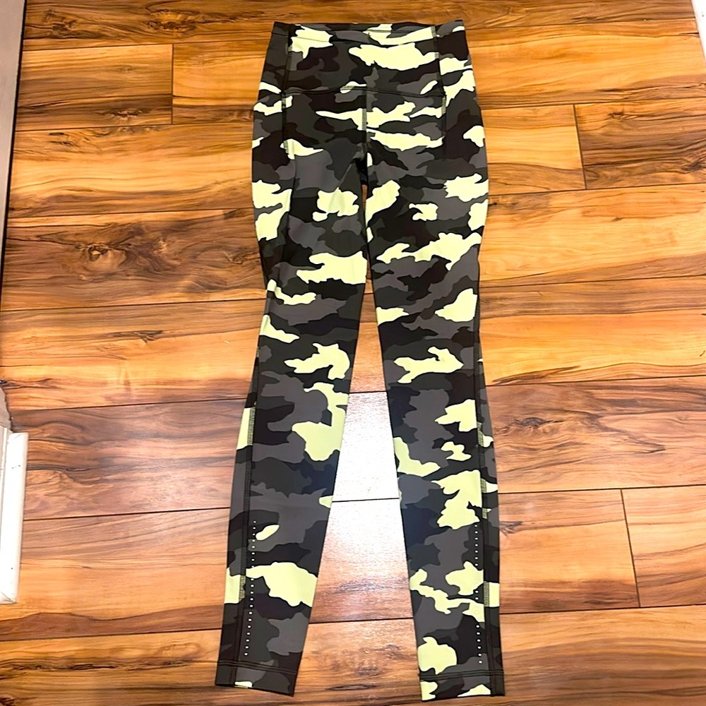 Lululemon Wunder under camo leggings NEW Sz 2
